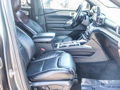 Used 2020 Ford Explorer Platinum w/ Premium Technology Package AWD/4WD image 19