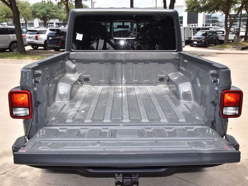 Used 2022 Jeep Gladiator Mojave w/ Cold Weather Group AWD/4WD image 35