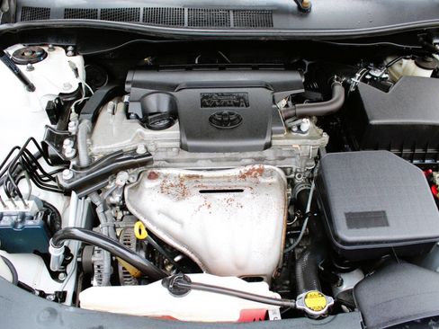 Used 2012 Toyota Camry SE FWD image 12