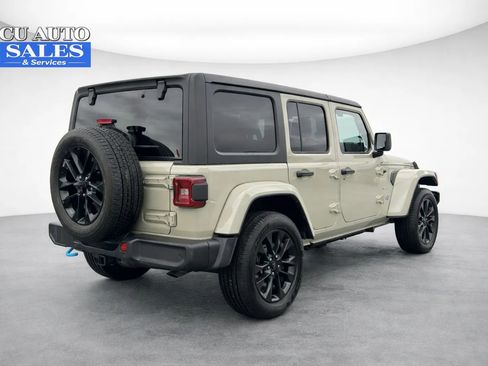 Used 2022 Jeep Wrangler Unlimited Sahara w/ Cold Weather Group image 7