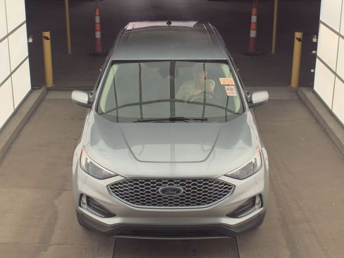 Used 2024 Ford Edge SEL w/ Convenience Package AWD/4WD image 2