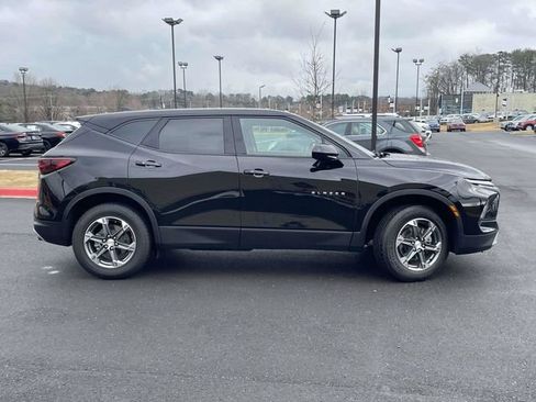 Used 2025 Chevrolet Blazer LT image 2