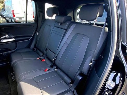 Used 2025 Mercedes-Benz GLB 250 4MATIC image 17