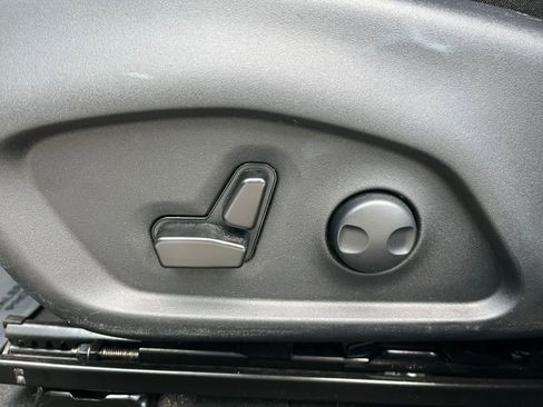 Used 2025 Jeep Compass Limited image 23