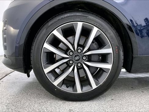 Used 2023 Land Rover Discovery HSE R-Dynamic AWD/4WD image 10