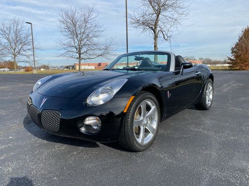 Used 2007 Pontiac Solstice Convertible w/ Premium Package image 1
