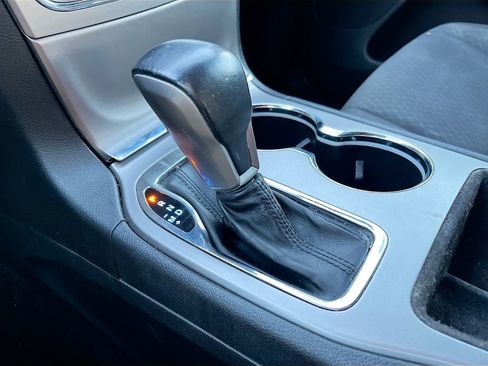 Used 2020 Jeep Grand Cherokee Laredo image 16