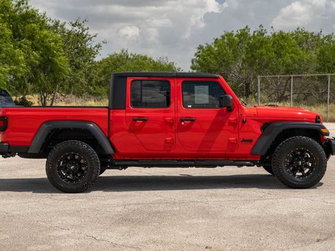 Used 2023 Jeep Gladiator Sport AWD/4WD image 9