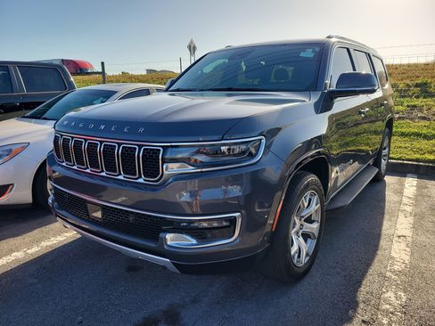 Used 2022 Jeep Wagoneer Series II image 3