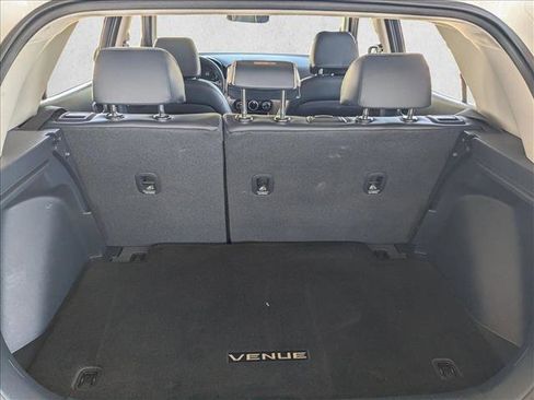 Used 2025 Hyundai Venue Limited FWD image 6