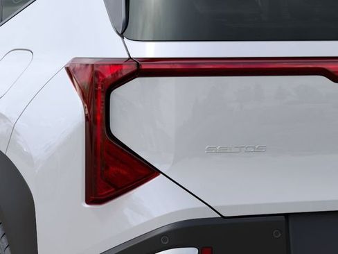 New 2027 Kia Seltos LX FWD image 11
