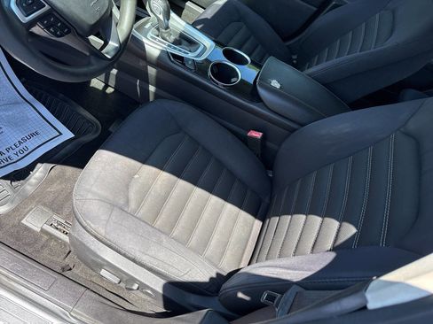 Used 2014 Ford Fusion SE FWD image 16