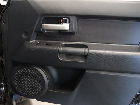 Used 2012 Toyota FJ Cruiser 4WD w/ Convenience Pkg image 38