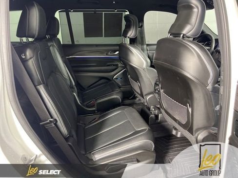 Used 2022 Jeep Grand Cherokee L Overland w/ Luxury Tech Group IV AWD/4WD image 14
