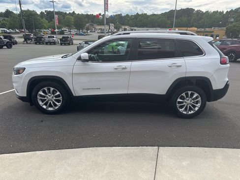Used 2019 Jeep Cherokee Latitude w/ Cold Weather Group FWD image 5