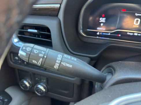 Used 2024 GMC Yukon SLE w/ Gmc Pro Safety Plus Package image 28