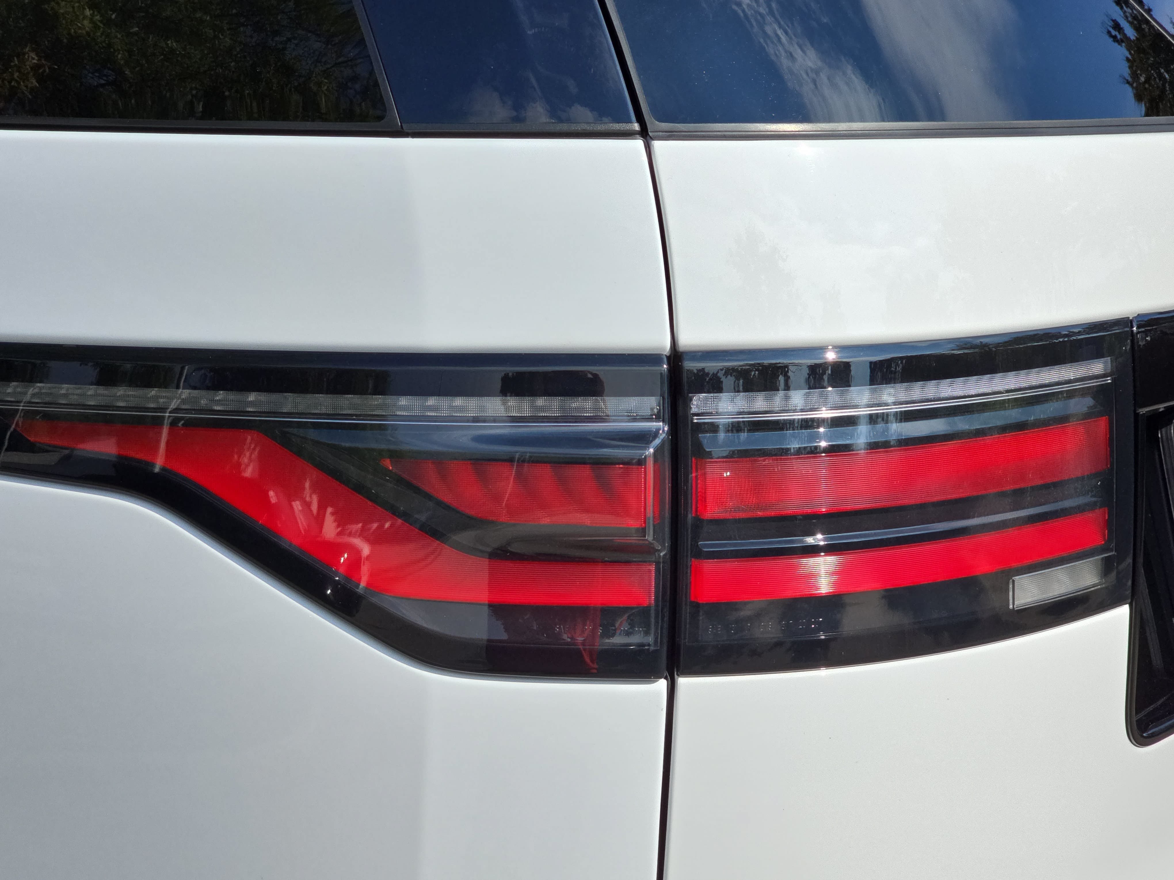 New 2026 Land Rover Discovery Limited Edition AWD/4WD image 35