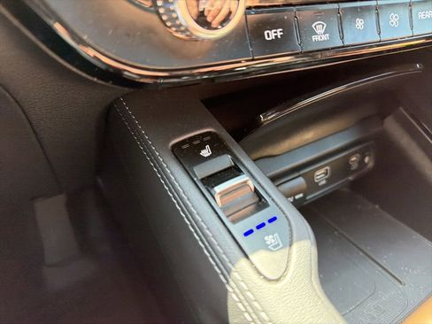 Certified 2023 Kia Telluride EX w/ EX Captain's Chair Package FWD image 9
