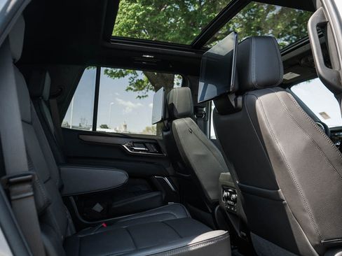 New 2026 GMC Yukon Denali w/ Denali Reserve Package AWD/4WD image 14