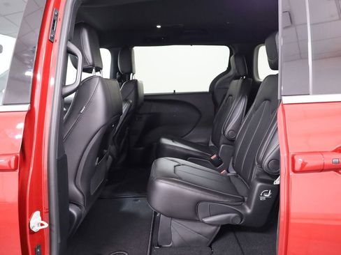 New 2026 Chrysler Pacifica Select image 22