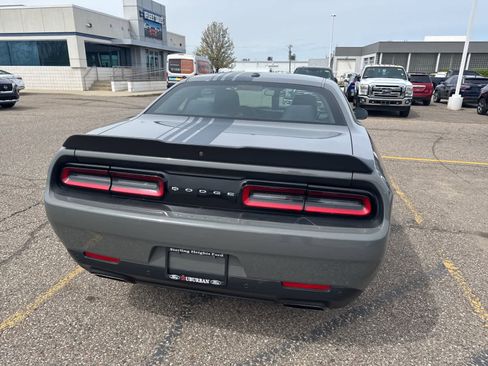Used 2018 Dodge Challenger R/T RWD image 11