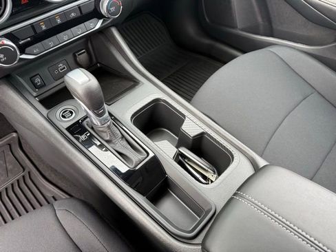 Certified 2025 Nissan Sentra S image 22