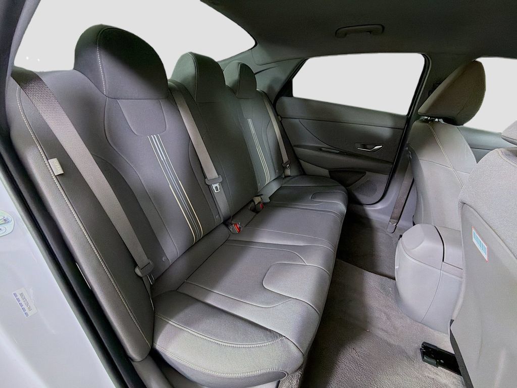 Used 2025 Hyundai Elantra Sport FWD image 28