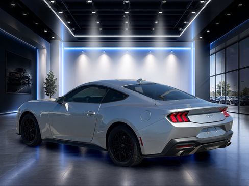 Used 2024 Ford Mustang Coupe RWD image 7