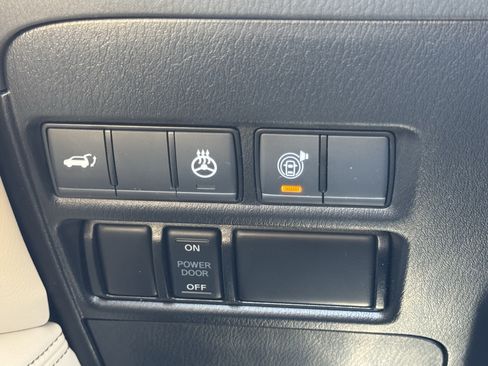 Used 2024 Nissan Armada Platinum w/ Captain's Chairs Package RWD image 30