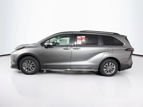 New 2026 Toyota Sienna XLE FWD image 5