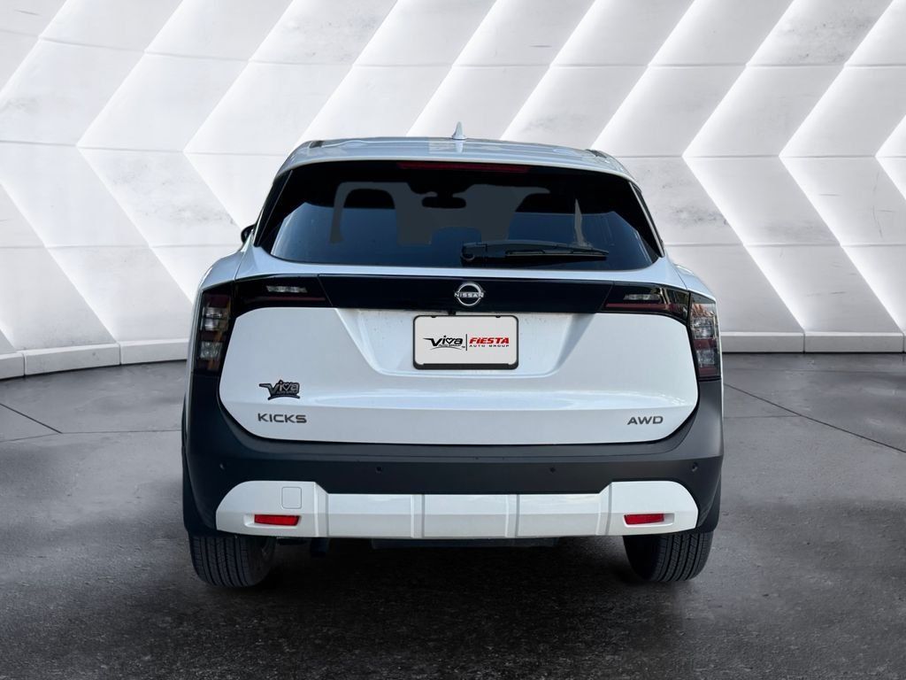Used 2025 Nissan Kicks SV AWD/4WD image 5