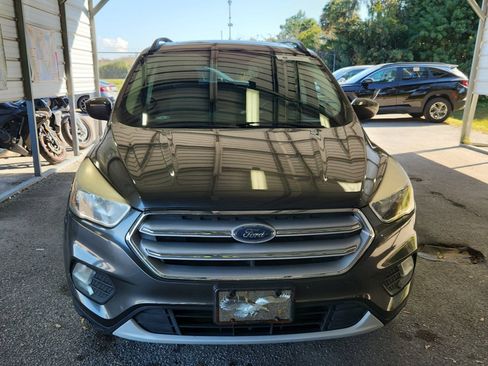 Used 2018 Ford Escape SE image 2