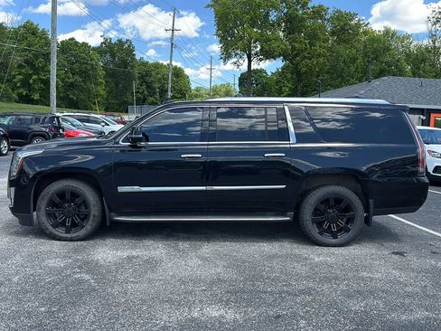 Used 2016 Cadillac Escalade ESV Luxury AWD/4WD image 2