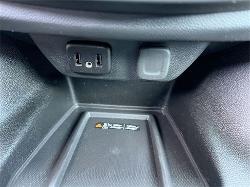 Used 2023 Chevrolet Traverse LT w/ Rear Camera Mirror Package image 33