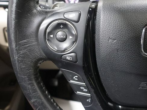 Used 2017 Honda Pilot Touring image 40