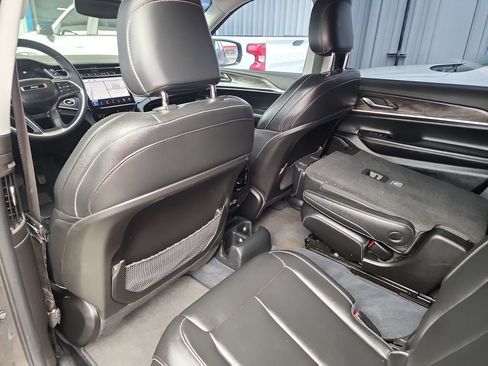 Used 2023 Jeep Grand Cherokee L Limited w/ MOPAR Finishing Package AWD/4WD image 39