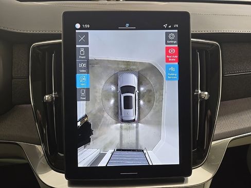 New 2026 Volvo XC90 B6 Ultra w/ Protection Package image 18