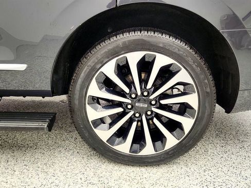 Used 2022 Lincoln Navigator Reserve image 9