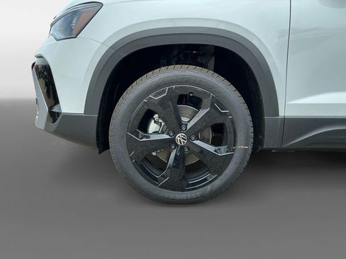 New 2025 Volkswagen Taos SEL image 14