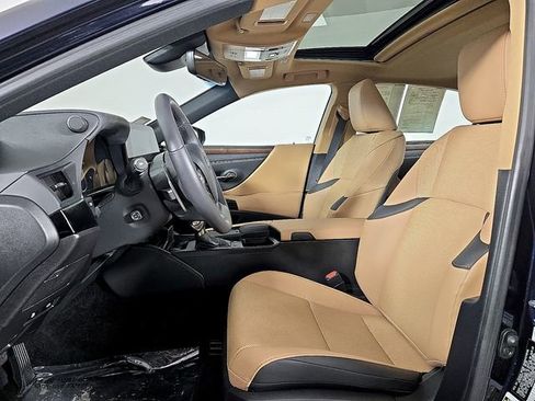 Certified 2022 Lexus ES 300h w/ Premium Package image 16