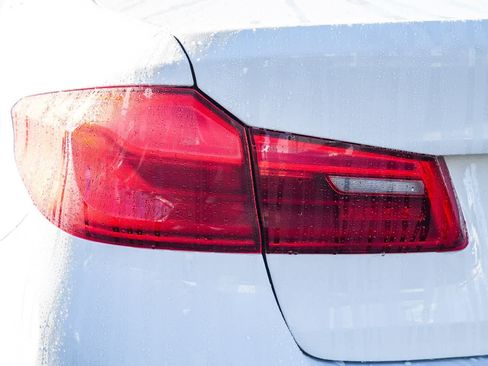 Used 2018 BMW 530e w/ M Sport Package 2 image 7