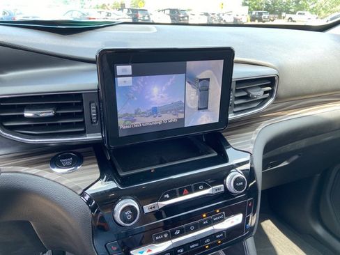 Used 2022 Ford Explorer Limited w/ Equipment Group 301A RWD image 35