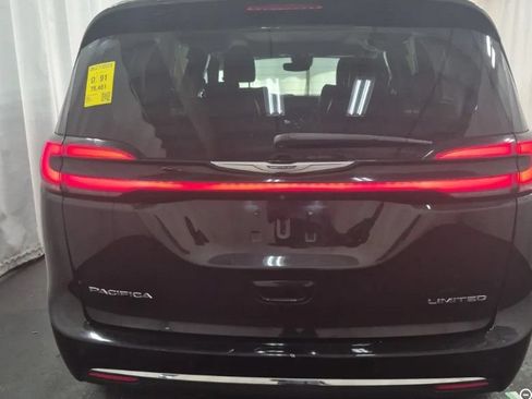 Used 2022 Chrysler Pacifica Limited FWD image 4