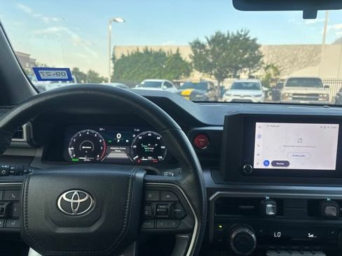 Used 2025 Toyota 4Runner TRD Off-Road AWD/4WD image 10