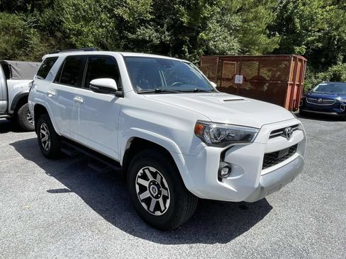 Used 2021 Toyota 4Runner TRD Off-Road Premium w/ Moonroof Package AWD/4WD image 2