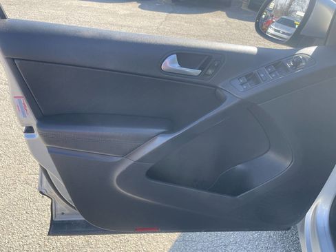 Used 2016 Volkswagen Tiguan S image 19