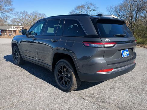 New 2026 Jeep Grand Cherokee Altitude image 5