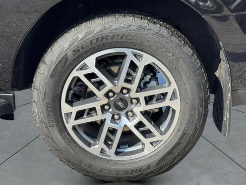 Used 2025 Ford Expedition Active AWD/4WD image 4