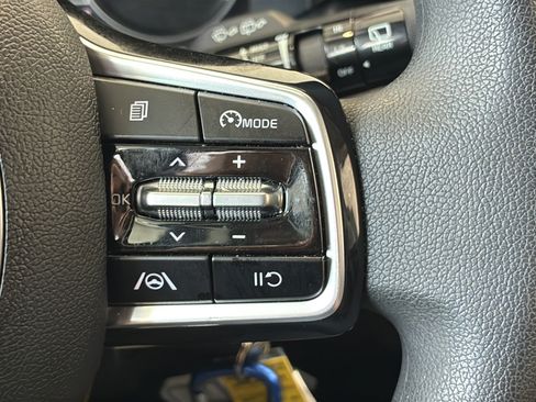 Used 2023 Kia Sorento LX FWD image 27