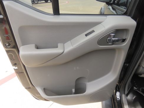 Used 2021 Nissan Frontier SV AWD/4WD image 18